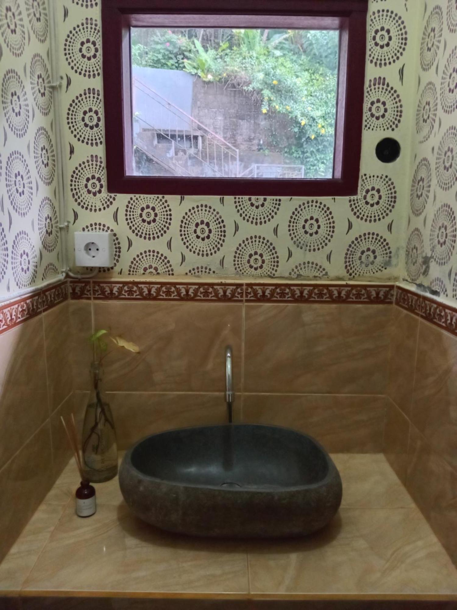 Kanaya Homestay & Warung Heaven มุนดุก ภายนอก รูปภาพ
