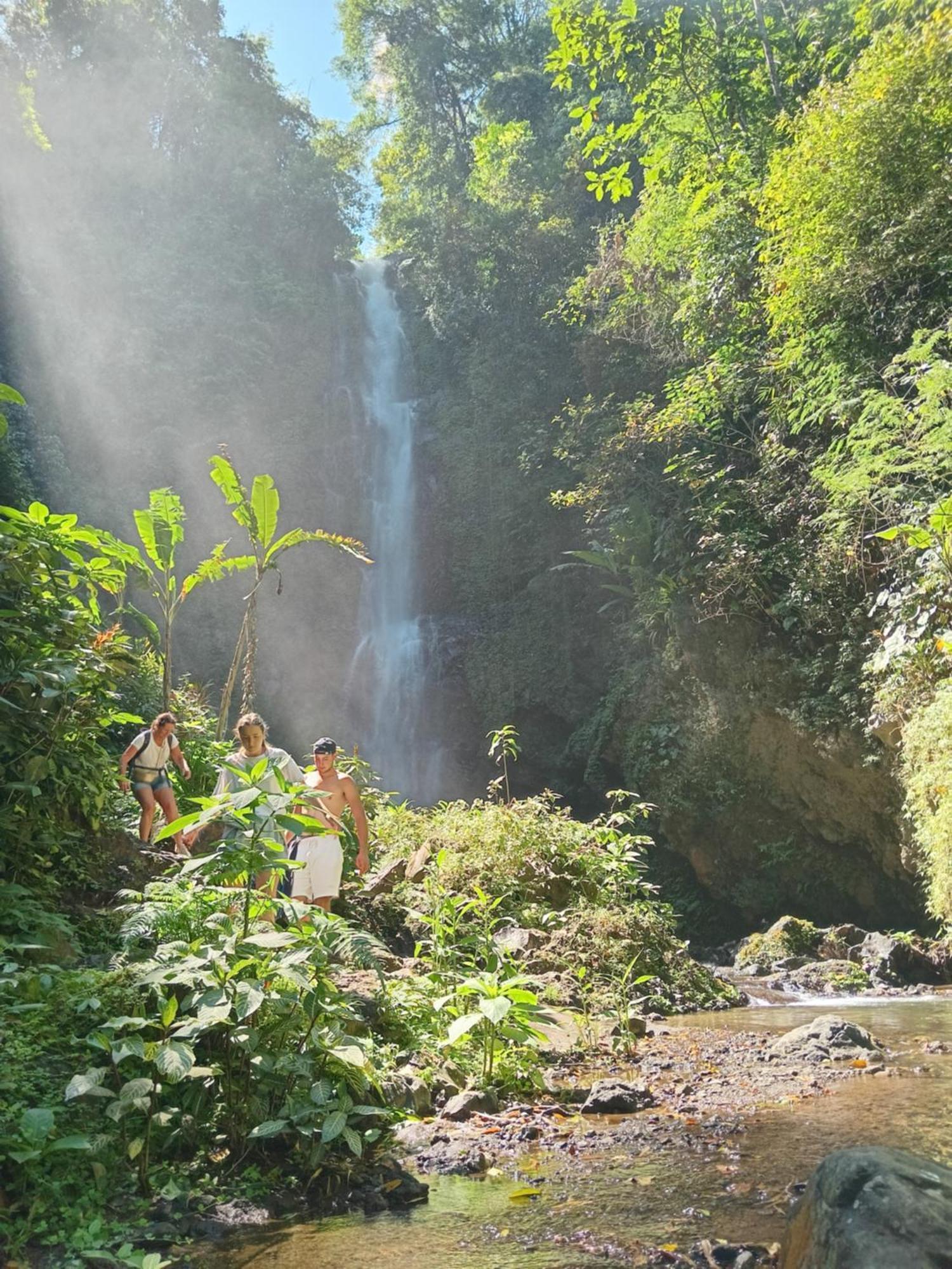 Kanaya Homestay & Warung Heaven มุนดุก ภายนอก รูปภาพ