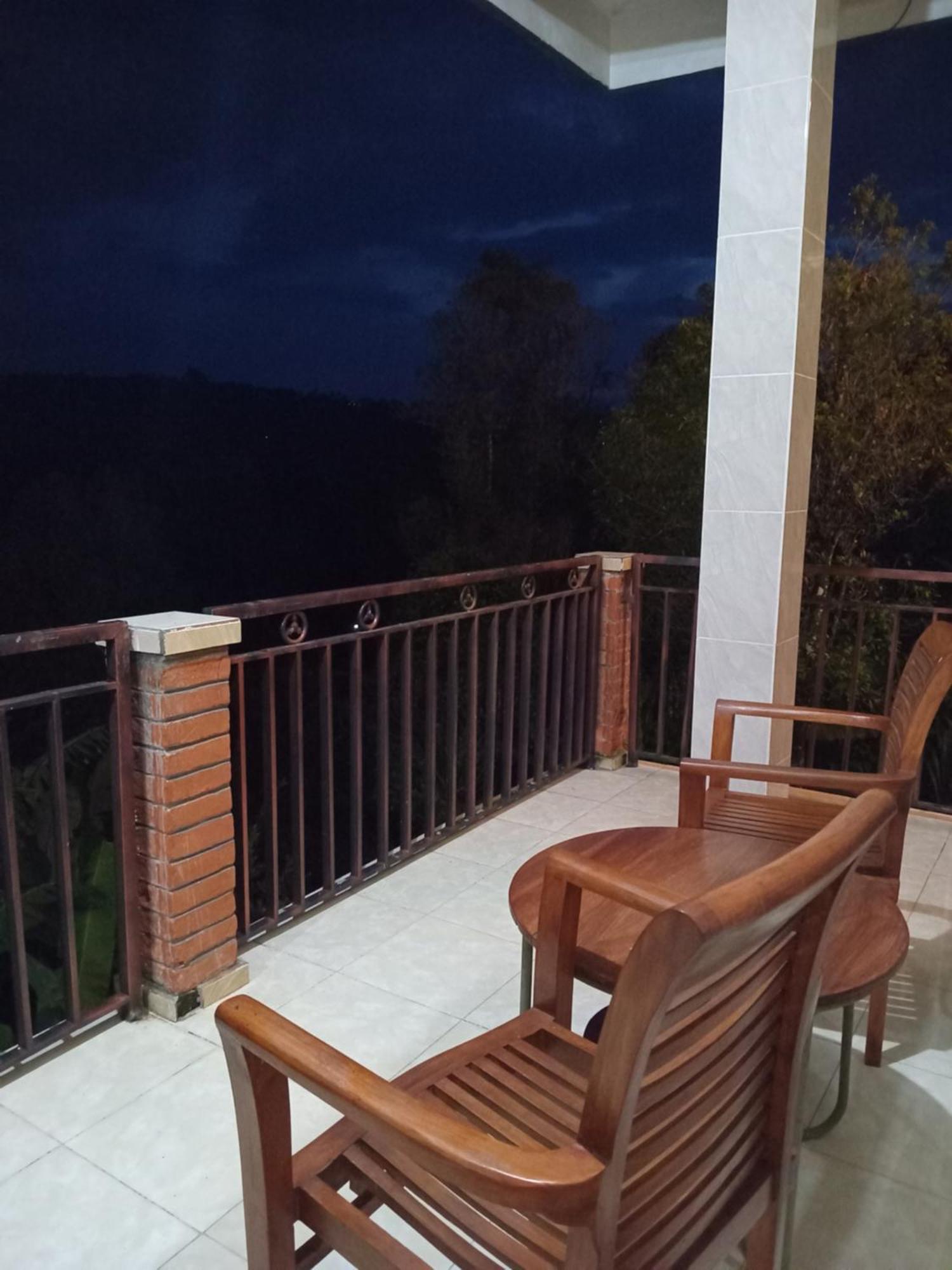 Kanaya Homestay & Warung Heaven มุนดุก ภายนอก รูปภาพ