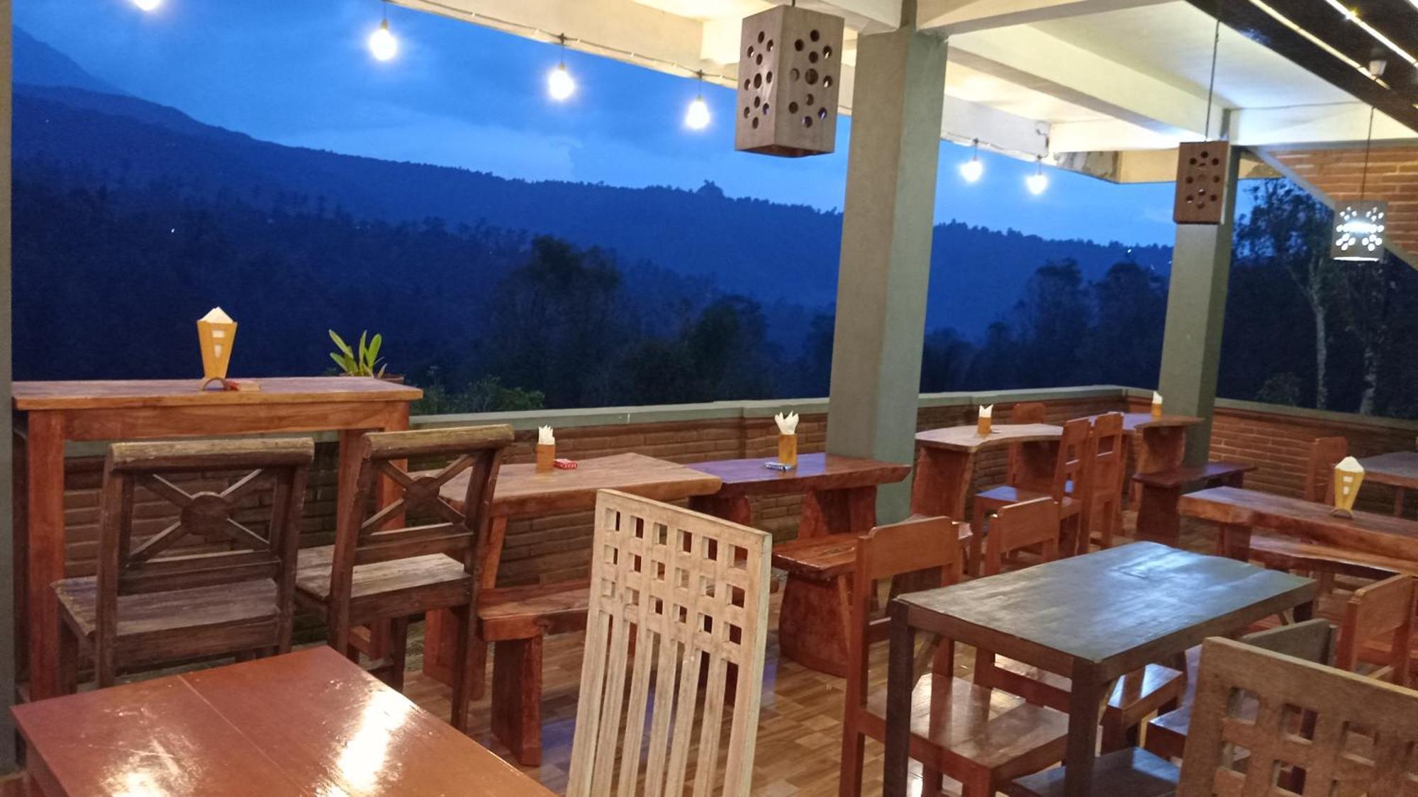 Kanaya Homestay & Warung Heaven มุนดุก ภายนอก รูปภาพ