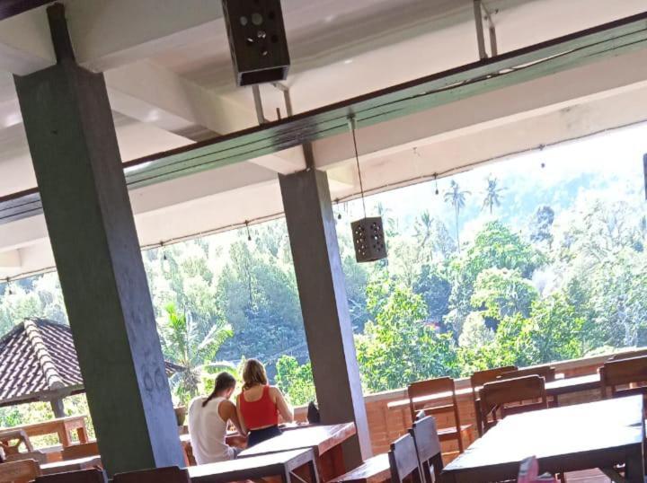 Kanaya Homestay & Warung Heaven มุนดุก ภายนอก รูปภาพ